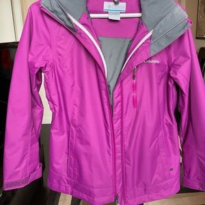 NEW Columbia Omni-Tech Women’s Rain Jacket S size
